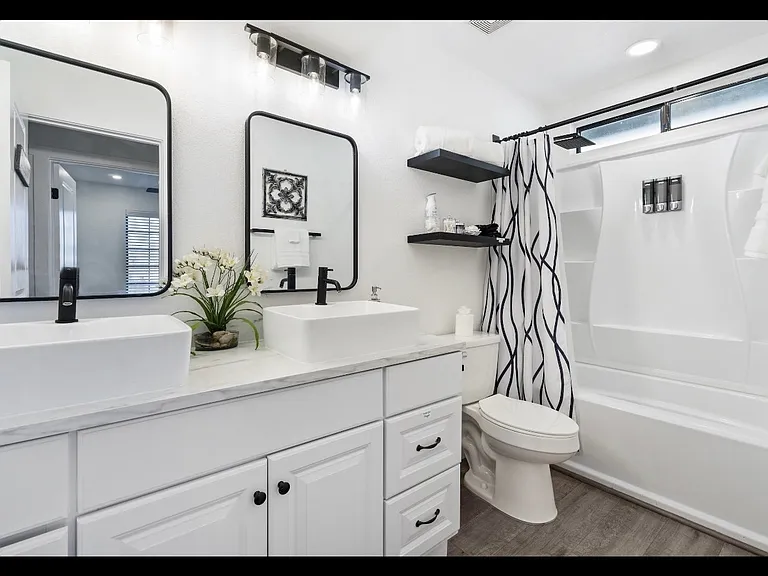 712 Glen Abbey Cir — Photo 17
