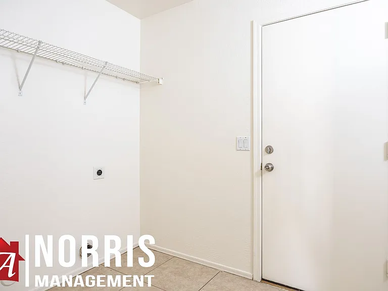1632 E Cardinal Dr — Photo 13
