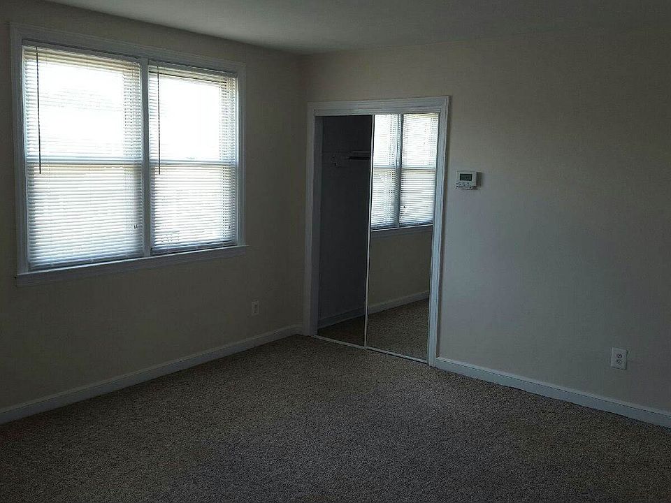 LARGE LIVING ROOM