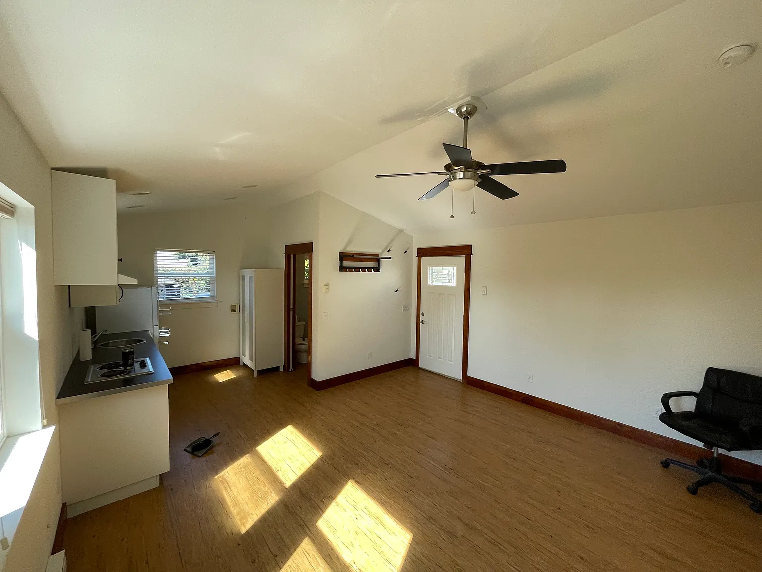 Studio, 350 sqft, $1,200 — Photo 2