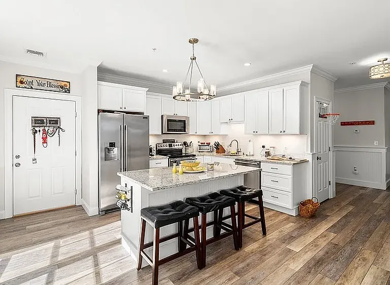 112 Main St #8 — Photo 2