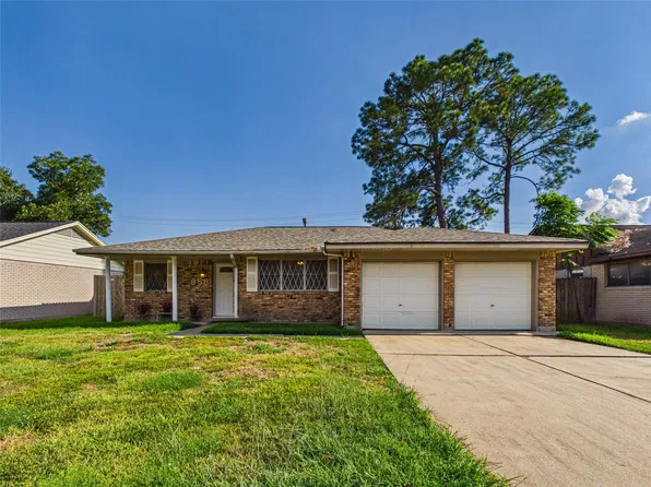 858 Shawnee St, Houston, TX 77034