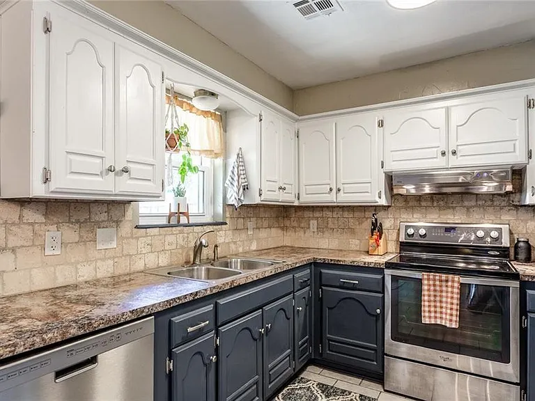 908 Cooper Ln — Photo 12