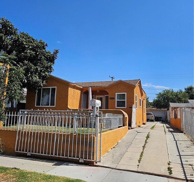2nd image of 2638 Iowa Ave
