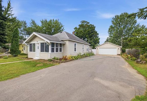 2nd image of 313 1st Ave NE