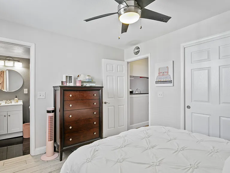 1301 S Howard Ave #A8 — Photo 23