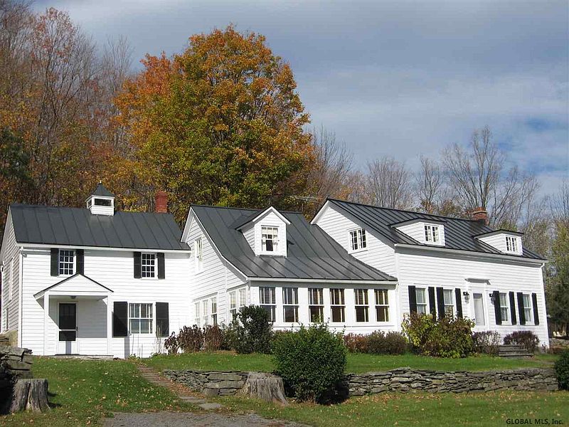 3rd image of 47 GIFFORD HOLLOW Road