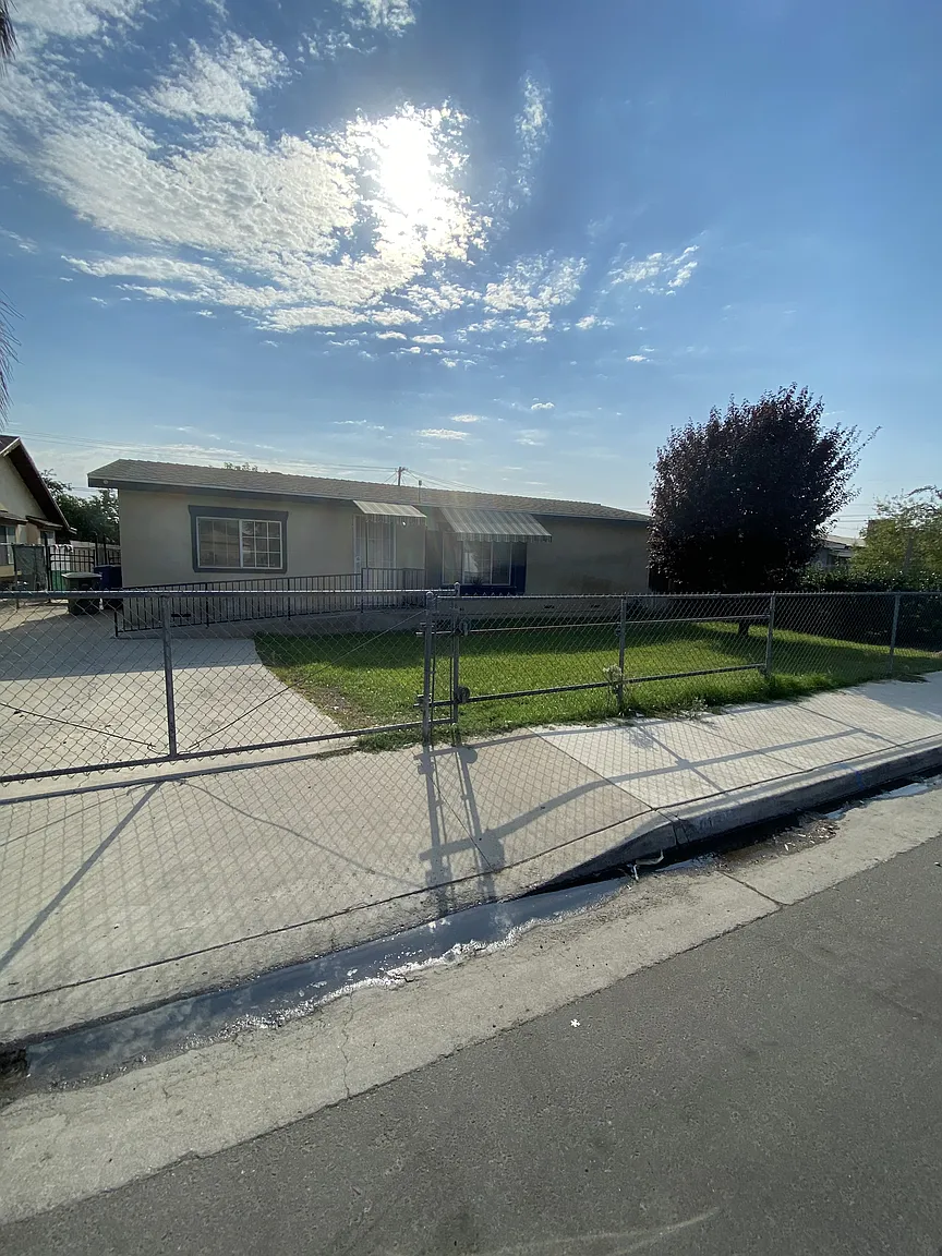 215 Rodman St photo 1
