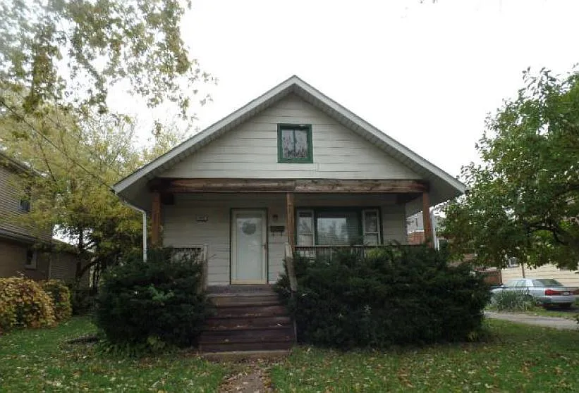 5822 Ridge Ave photo 1