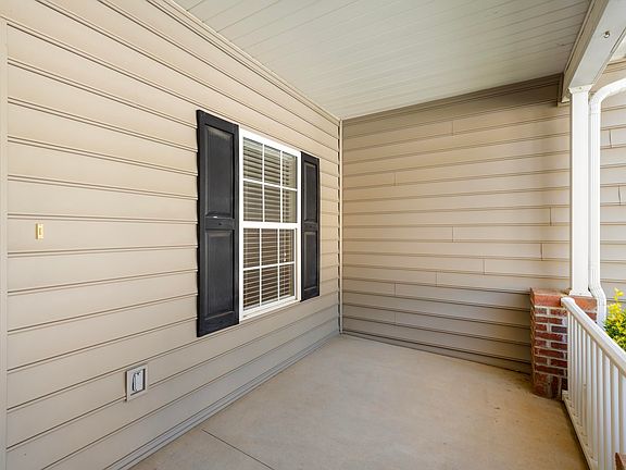 3rd image of 33 Endeavor Cir