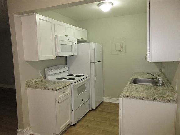 4th image of 417 N E St APT 36