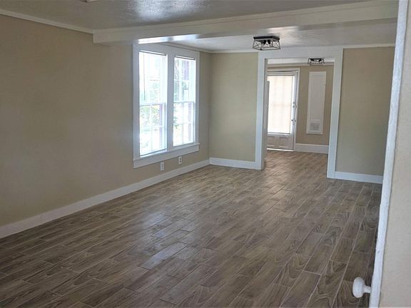 5th image of 1916 Bernardo De Galvez Ave