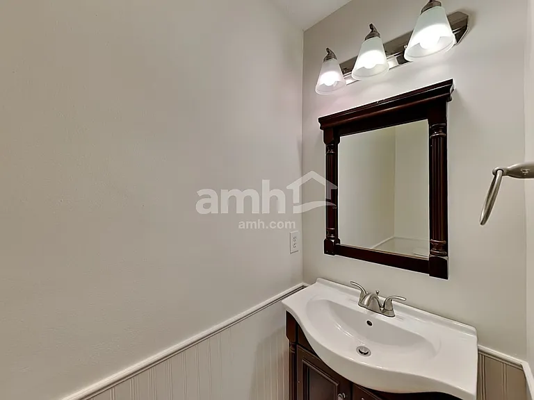640 Norfolk Sq S — Photo 7