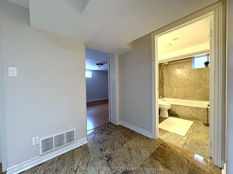 93 Surrey Ave — Photo 15