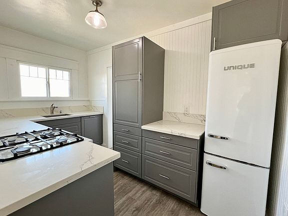 2nd image of 1129-33 26th St #1131