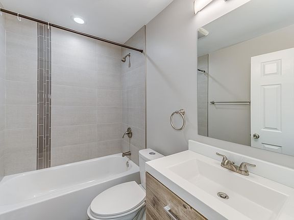 5th image of 977 Cumberland Ct APT Aa2