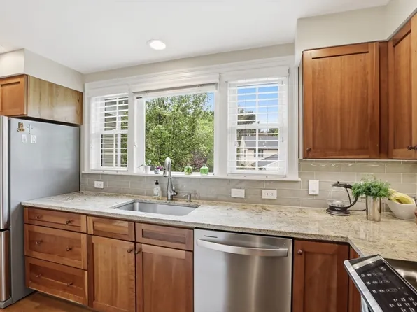 6 Safford St Unit 2, Ipswich, MA 01938