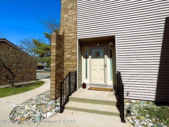 2nd image of 902 Montevideo Dr Unit A
