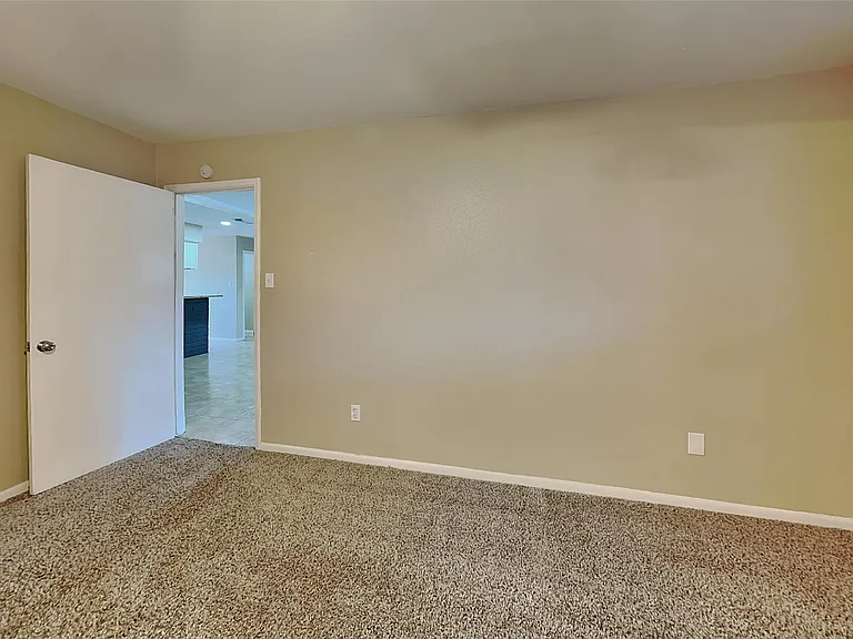 3202 Vandyke Dr — Photo 7