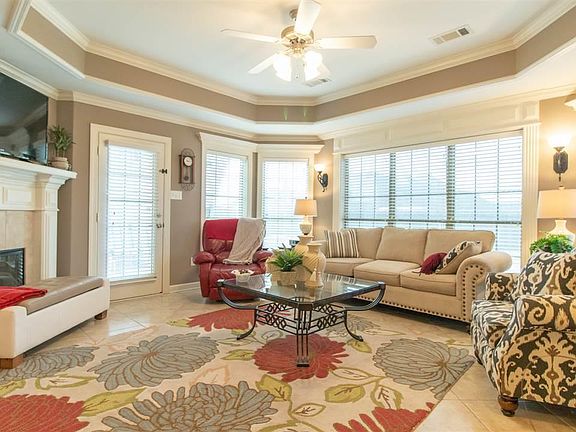 3rd image of 212 Maranes Cir