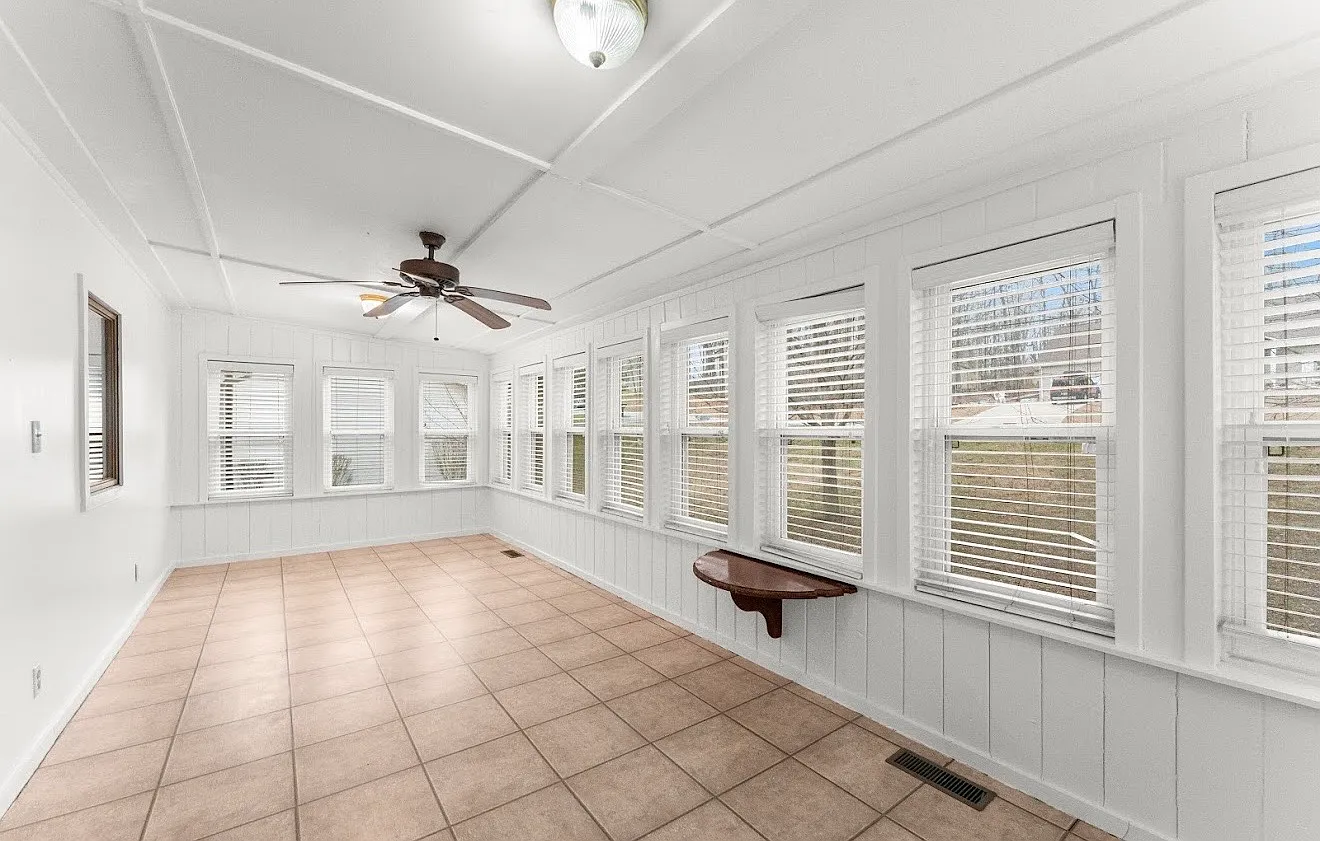 3 bed, 1644 sqft, $1,750 — Photo 3