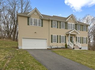 10 Heather Hill Rd, Washington Boro, NJ 07882
