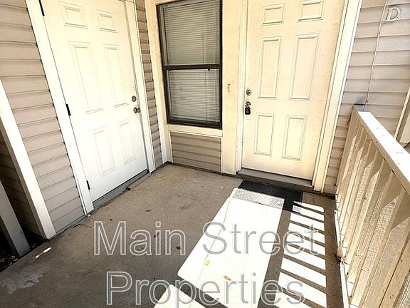 4th image of 3202 Redwood Ln APT D
