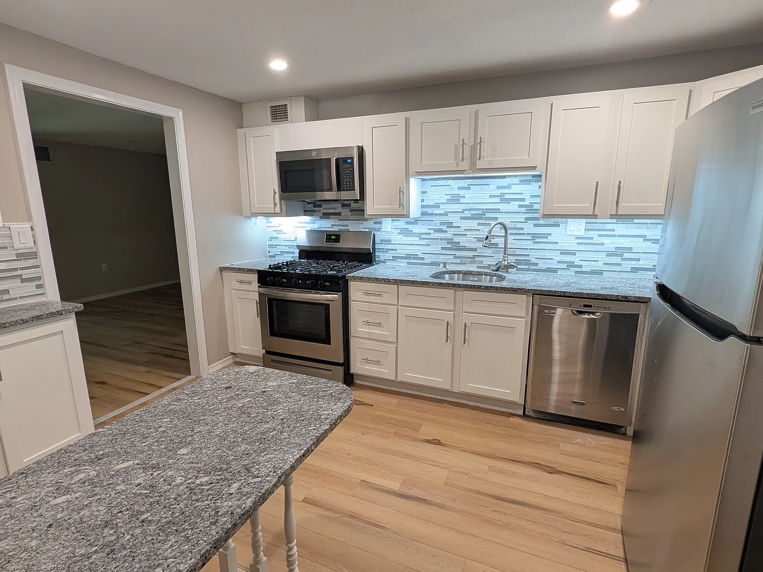 3 bed, $2,700 — Photo 4