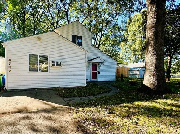 4742 Falmouth St, Roeland Park, KS 66205