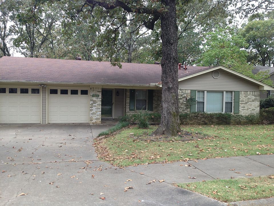 House w/ 2 car garage
