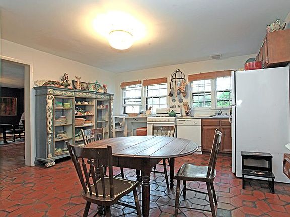 Eat-in Kitchen