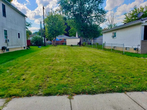 21819 Rein Ave, Eastpointe, MI 48021