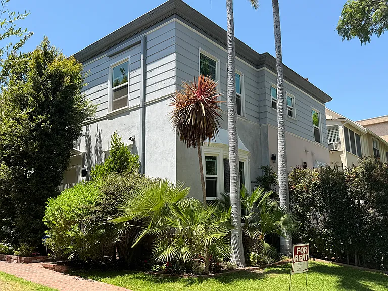 163 N La Peer Dr #C — Photo 2