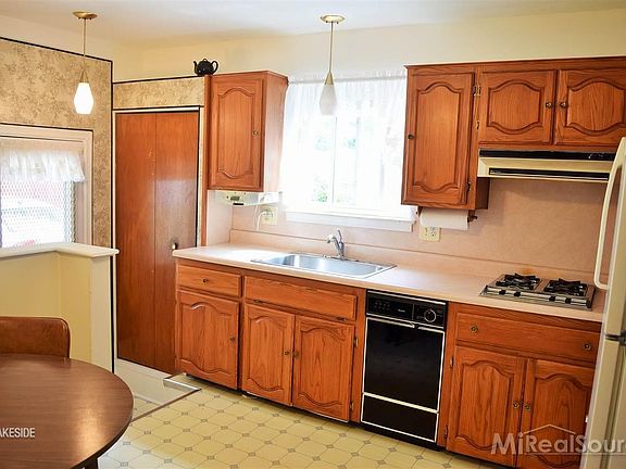 2nd image of 15715 Flanagan St