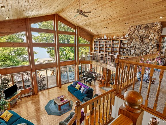 3rd image of 5451 Lakeshore Dr