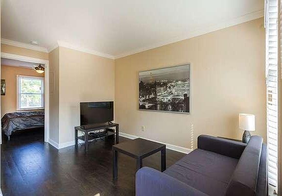 2nd image of 2137 Fairfax Ave #4
