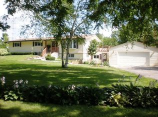 W1070 Yarwood Rd, Brooklyn, WI 53521