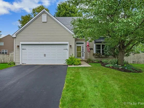1529 Autumncrest Ct, Crystal Lake, IL 60014