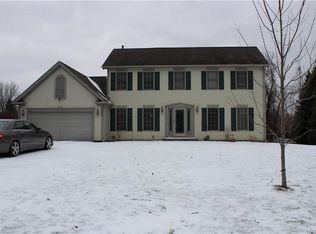 1508 Chigwell Ln N, Webster, NY 14580