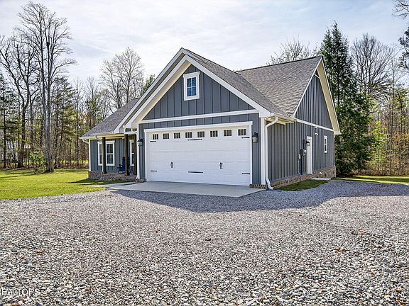 3rd image of 1085 Hargis Rd