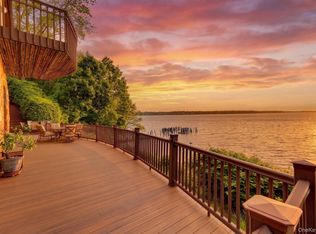 35 Sunview Dr, Glen Cove, NY 11542