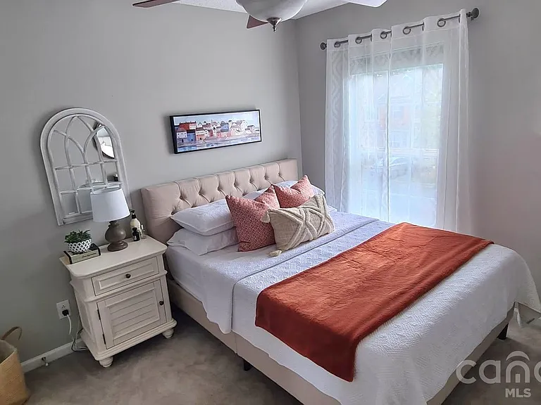 8049 Stoneham Ct — Photo 13