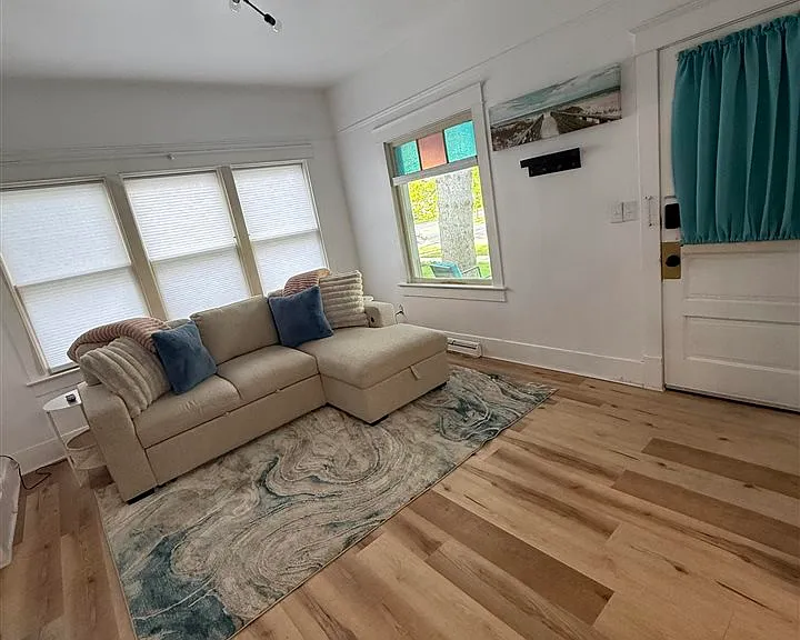 603 State St — Photo 3