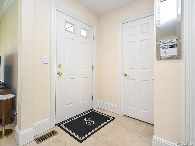 24 Sintsink Dr W — Photo 3