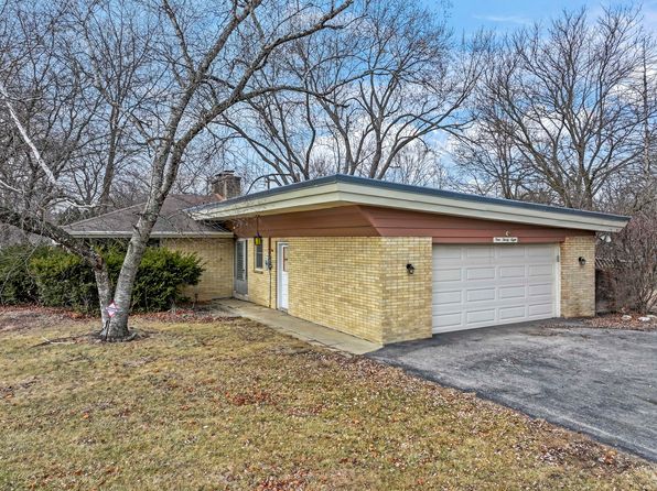 938 Hillcrest Rd, Elgin, IL 60123