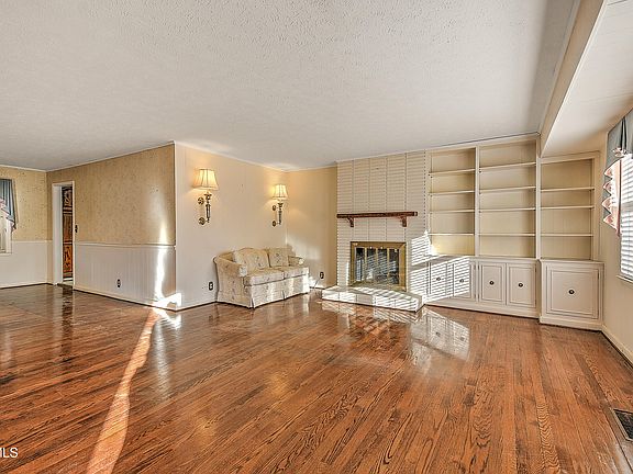5th image of 2133 Swannanoa Ave