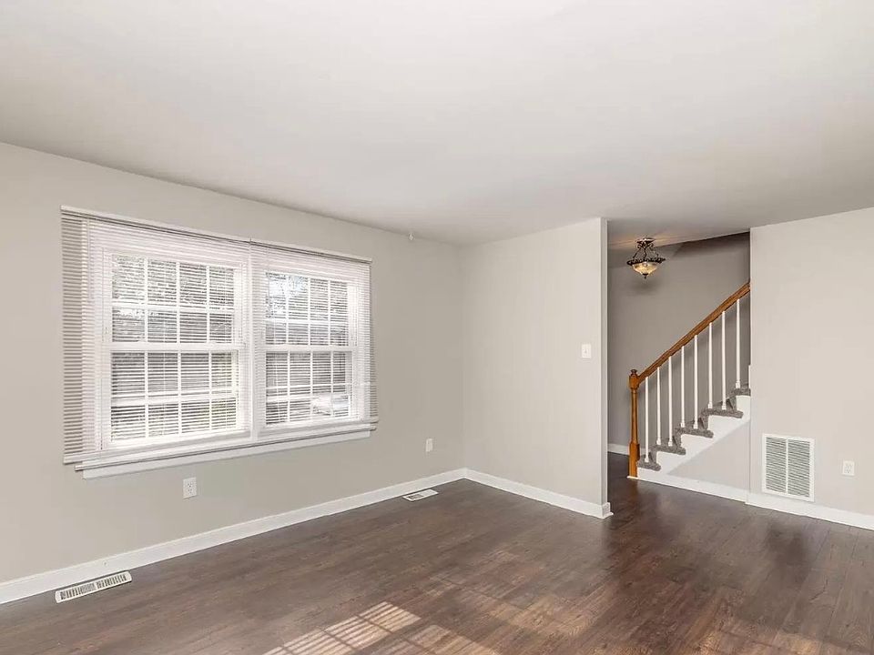 1st image of 2912 Ennismore Ct