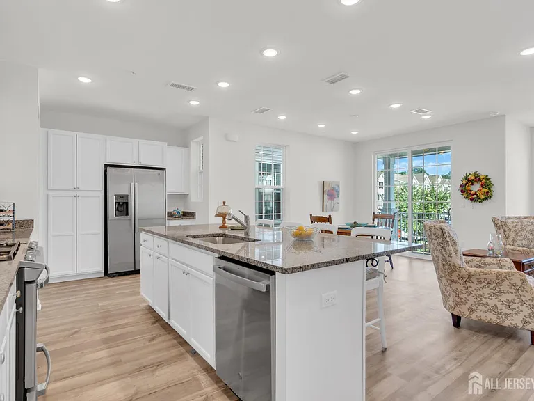 731 Station Rd — Photo 8