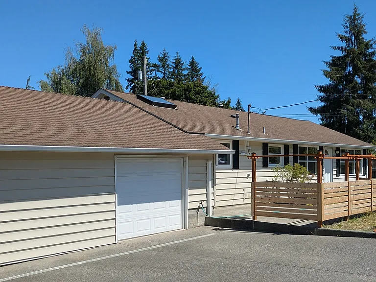 425 50th St SW — Photo 5