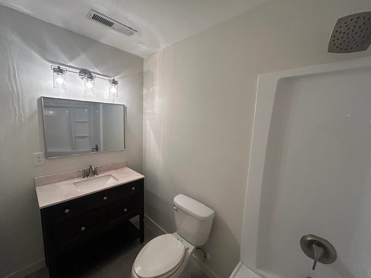 3 bed, 1350 sqft, $2,950 — Photo 4